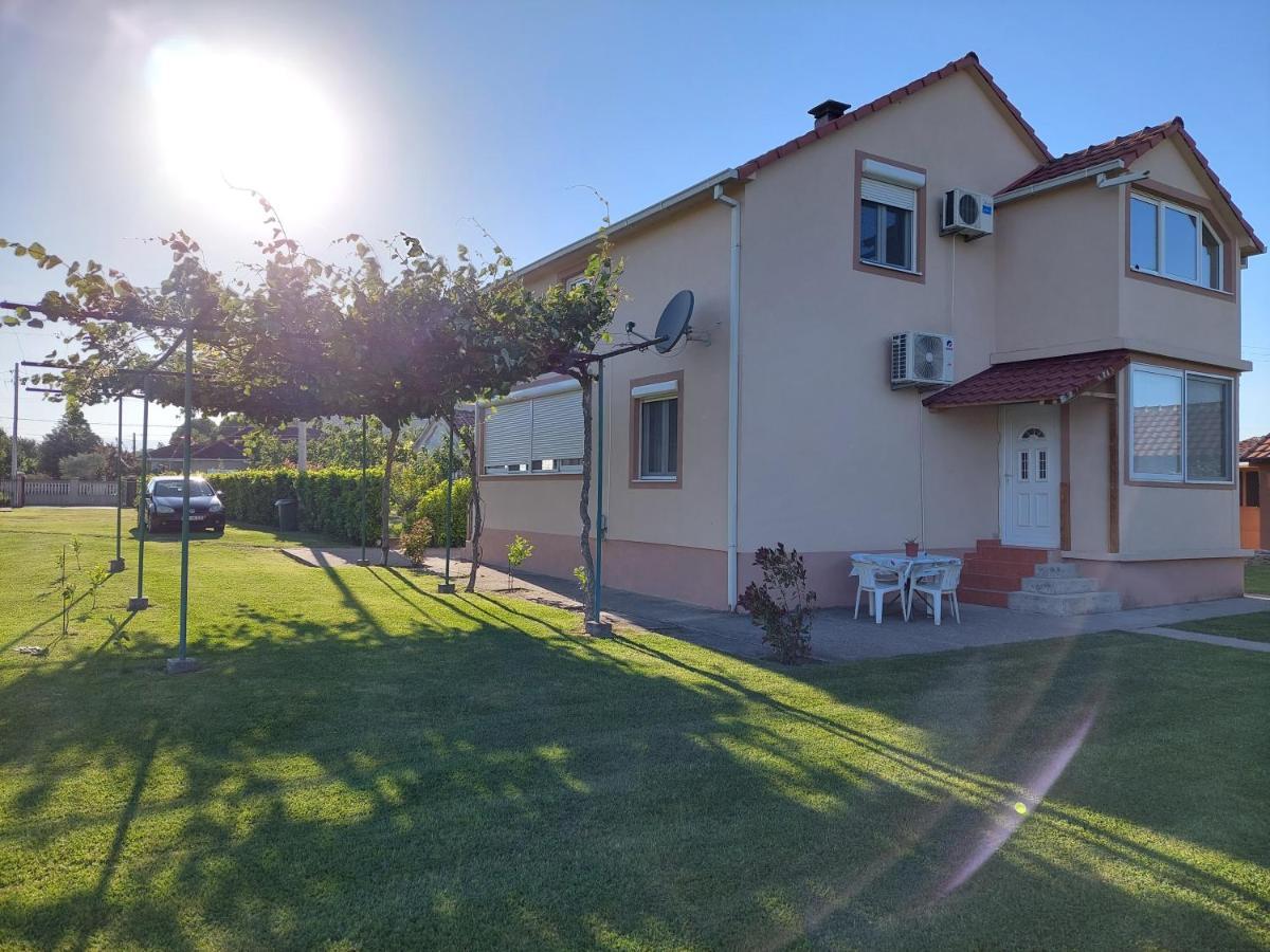 Apartment Helena Airport Podgorica Esterno foto